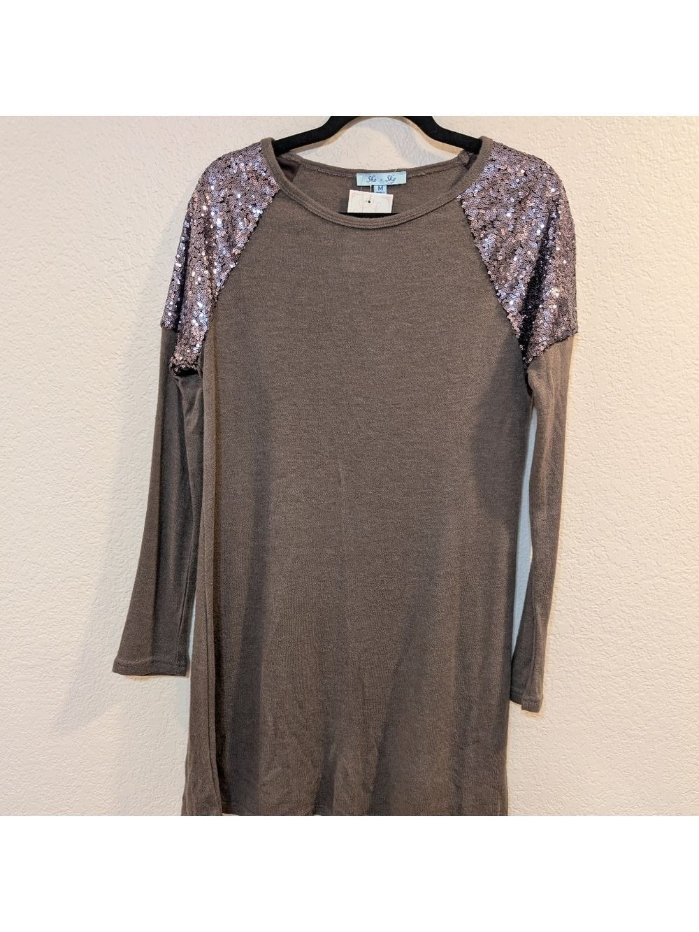 She+Sky Top Tunic Brown& Purplish Gold Rose Sequin Raglan Shoulder,Medium NWT